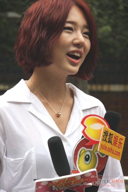 Yoon Eun Hye “biến hóa” với màu đen - 13 Yoon Eun Hye “biến hóa” với màu đen - 13