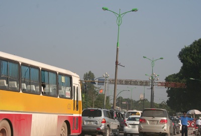 Tai nạn gây tê liệt giao thông trên cầu Thăng Long - 2