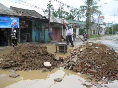 Khổ vì ao “mọc” giữa đường - 3