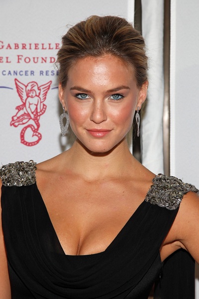 Bar Refaeli gợi cảm trong váy đen bó sát - 12 Bar Refaeli gợi cảm trong váy đen bó sát - 12