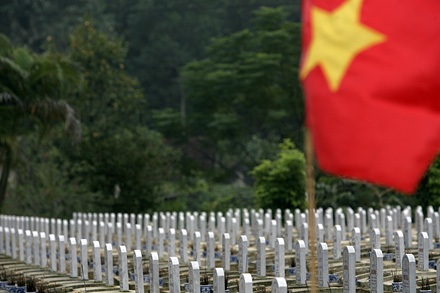 Nghẹn ngào bên 10.000 vong linh liệt sĩ quân tình nguyện - 1 Nghẹn ngào bên 10.000 vong linh liệt sĩ quân tình nguyện - 1