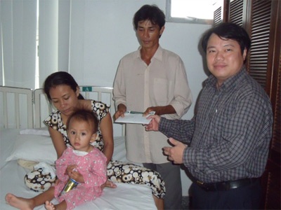 Ca phẫu thuật của cháu Thiện đã thành công tốt đẹp - 1