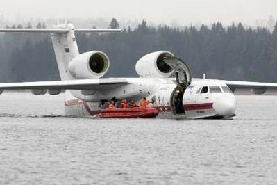 Putin và Berlusconi thử thủy phi cơ - 2 Putin và Berlusconi thử thủy phi cơ - 2