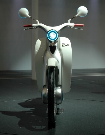 Cận cảnh Honda EV-Cub - 1 Cận cảnh Honda EV-Cub - 1