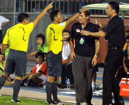 Công tác trọng tài giải TP.HCM không tốt - 2 Công tác trọng tài giải TP.HCM không tốt - 2