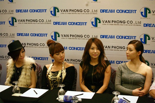 T- Max khen các nhà báo nữ Việt Nam xinh đẹp - 5