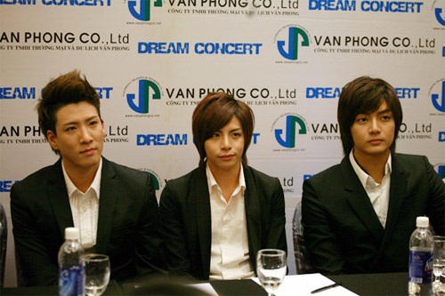 T- Max khen các nhà báo nữ Việt Nam xinh đẹp - 2