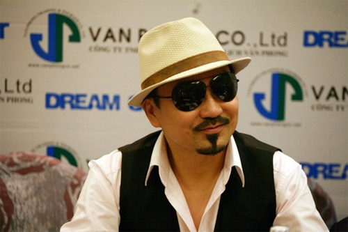 T- Max khen các nhà báo nữ Việt Nam xinh đẹp - 1