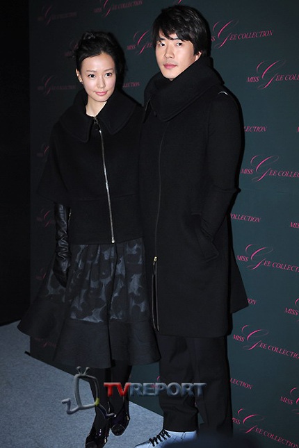 Vợ chồng Kwon Sang Woo “trốn” con đi chơi riêng - 11