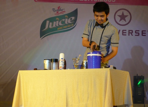 Hot Vteen Cần Thơ - Mặc áo bà ba vẫn nhảy sành điệu - 4 Hot Vteen Cần Thơ - Mặc áo bà ba vẫn nhảy sành điệu - 4