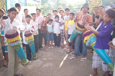 Thành kính lễ dâng bông, dâng y cà sa của người Khơmer - 7 Thành kính lễ dâng bông, dâng y cà sa của người Khơmer - 7