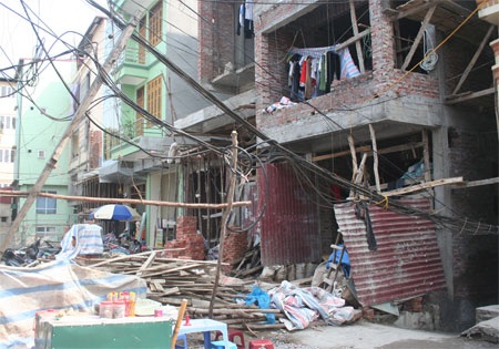 Phát hoảng vì “thòng lọng” giăng trên đầu - 2