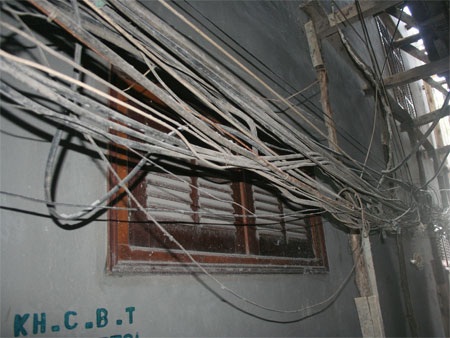 Phát hoảng vì “thòng lọng” giăng trên đầu - 9