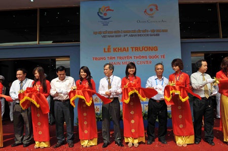 Khai trương trung tâm truyền thông AIG 3 - 1