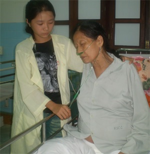 Cô bé 14 tuổi gồng mình gánh bất hạnh - 1