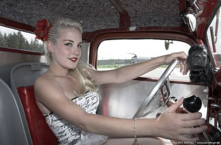 Người đẹp và xe: Những khuôn hình lạ - 9 Người đẹp và xe: Những khuôn hình lạ - 9