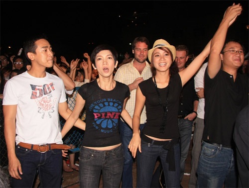 Phạm Anh Khoa “cháy” hết mình trong mưa - 6