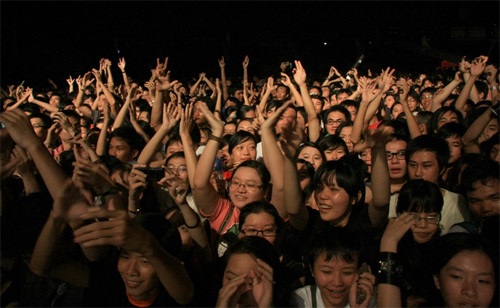 Phạm Anh Khoa “cháy” hết mình trong mưa - 7