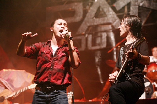 Phạm Anh Khoa “cháy” hết mình trong mưa - 2