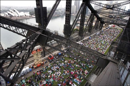 Kỷ lục 6.000 người ăn sáng trên Cầu cảng Sydney - 6