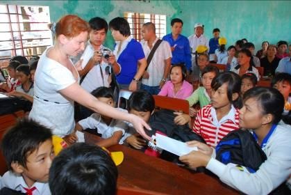 Hành trình “Tiếp sức đến trường” tại miền Trung - 3