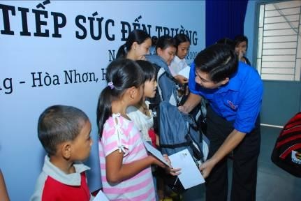 Hành trình “Tiếp sức đến trường” tại miền Trung - 5