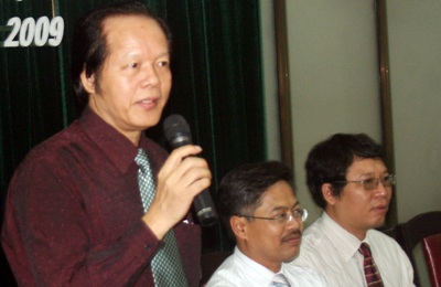 Người Việt tại Lào và Thái Lan trao tiền ủng hộ cho đồng bào miền Trung - 1 Người Việt tại Lào và Thái Lan trao tiền ủng hộ cho đồng bào miền Trung - 1