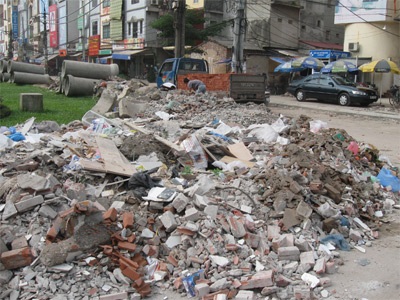 “Chướng mắt” đường Hào Nam - 1