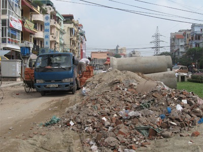 “Chướng mắt” đường Hào Nam - 2