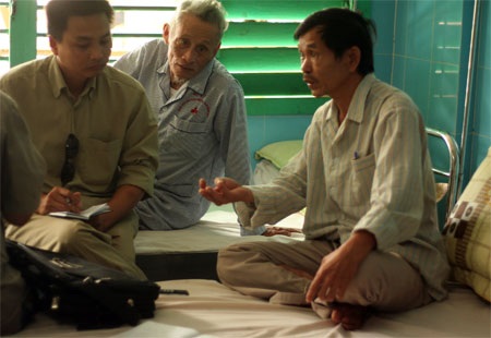 Gọi côn đồ đánh người để… cướp thùng phiếu bầu - 1 Gọi côn đồ đánh người để… cướp thùng phiếu bầu - 1