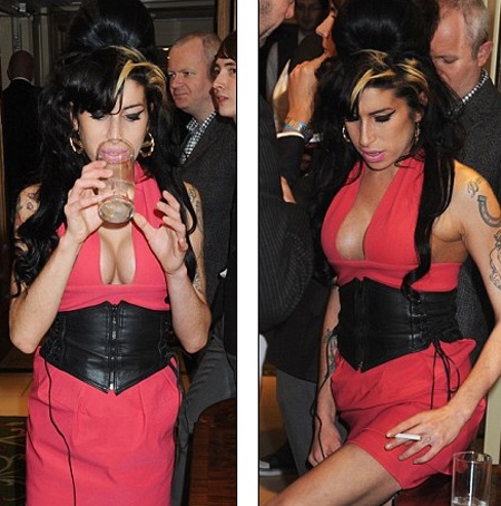 Amy Winehouse khoe ngực mới - 5