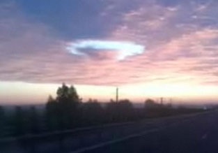 Đám mây hình UFO trên bầu trời Rumani - 1