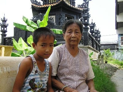 Thương trào nước mắt lớp học nơi cửa chùa  - 3