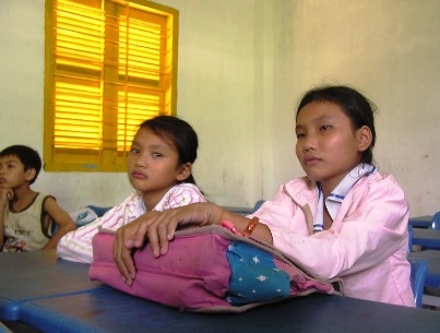 Thương trào nước mắt lớp học nơi cửa chùa  - 2