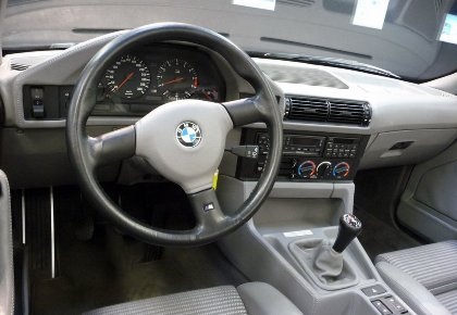 Chiếc BMW M5 mui trần lộ diện sau 20 năm - 10 Chiếc BMW M5 mui trần lộ diện sau 20 năm - 10