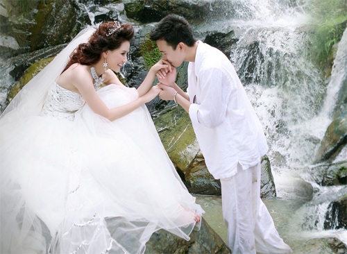 MC Huyền Châu “bí mật” kết hôn và sắp làm mẹ - 8 MC Huyền Châu “bí mật” kết hôn và sắp làm mẹ - 8