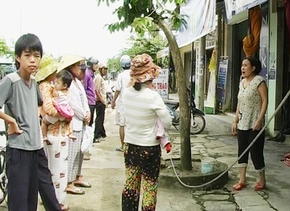 Hoảng hồn vì dây điện hạ thế cháy, nổ - 1 Hoảng hồn vì dây điện hạ thế cháy, nổ - 1