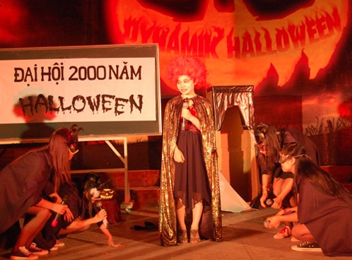 Sinh viên báo chí “rùng rợn, hài hước” với Halloween - 1 Sinh viên báo chí “rùng rợn, hài hước” với Halloween - 1