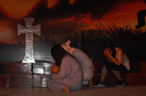 Sinh viên báo chí “rùng rợn, hài hước” với Halloween - 2 Sinh viên báo chí “rùng rợn, hài hước” với Halloween - 2