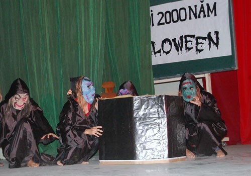 Sinh viên báo chí “rùng rợn, hài hước” với Halloween - 4 Sinh viên báo chí “rùng rợn, hài hước” với Halloween - 4