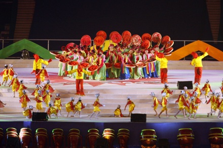 Chùm ảnh: Lễ khai mạc AIG 3 rực rỡ sắc màu - 9