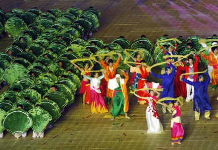 Chùm ảnh: Lễ khai mạc AIG 3 rực rỡ sắc màu - 7