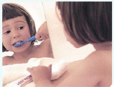 Vì sao trẻ dễ bị sâu răng? - 2 Vì sao trẻ dễ bị sâu răng? - 2