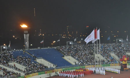 Clip Bùi Thị Nhung châm đuốc khai mạc AIG 3 - 1 Clip Bùi Thị Nhung châm đuốc khai mạc AIG 3 - 1