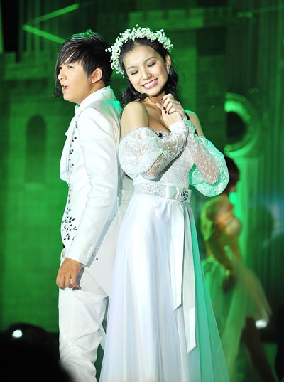 Thanh Thảo rơi nước mắt trong live show Ngô Kiến Huy - 17 Thanh Thảo rơi nước mắt trong live show Ngô Kiến Huy - 17