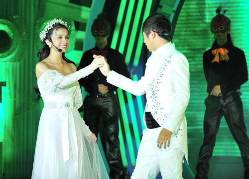 Thanh Thảo rơi nước mắt trong live show Ngô Kiến Huy - 18 Thanh Thảo rơi nước mắt trong live show Ngô Kiến Huy - 18