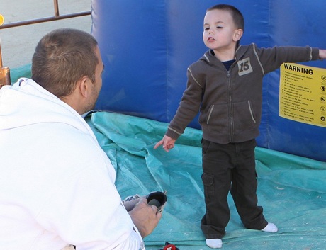 Hai nhóc nhà Britney đi chơi Halloween - 5