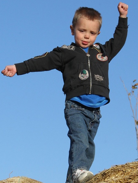 Hai nhóc nhà Britney đi chơi Halloween - 8