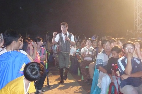 Đón “Nửa vầng trăng” trong đêm mưa tại Cần Thơ - 1