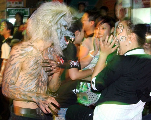 Một Halloween “náo nhiệt” và... “ghê sợ” - 11 Một Halloween “náo nhiệt” và... “ghê sợ” - 11